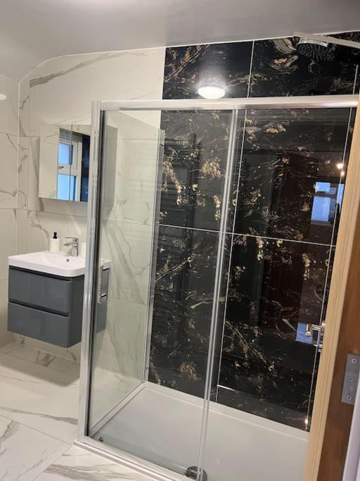 Potters Hideout- 2 Bedroom 2 Bathroom Apartment *